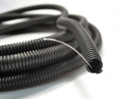 Труба гофрированная ПНД d32мм с протяжкой черн. (уп.25м) Rexant 28-0032-3